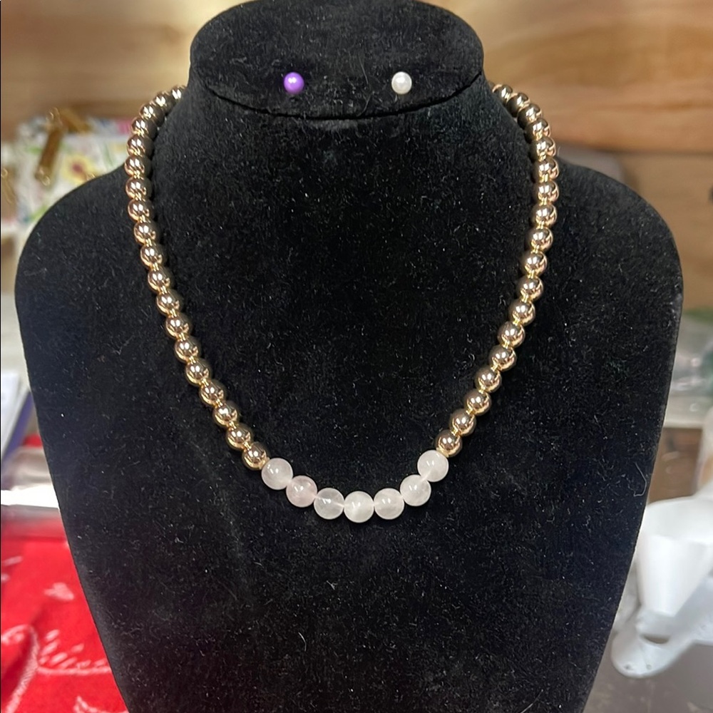 Elegant Gold and Pink Beaded Necklace